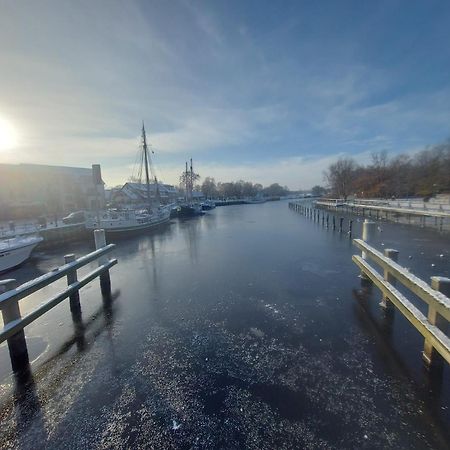 Hochwertige Ferienwohnung Direkt Am Wasser Mit Balkon Greifswald Luaran gambar