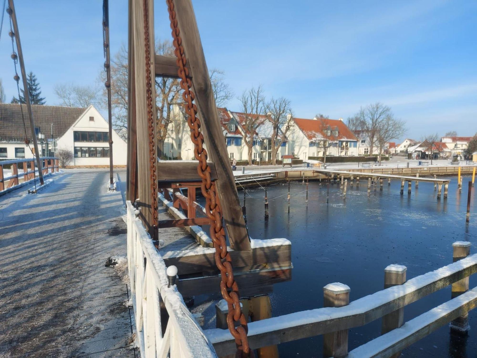 Hochwertige Ferienwohnung Direkt Am Wasser Mit Balkon Greifswald Luaran gambar